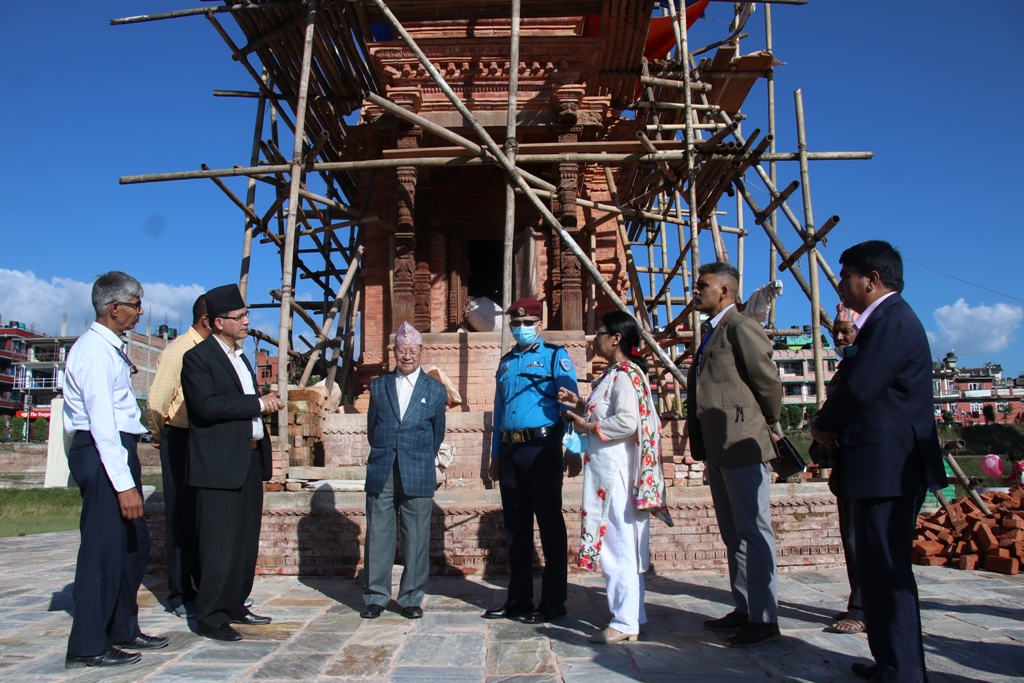 अध्यक्ष बिजुक्छेँद्वारा भक्तपुरमा रहेको तीन पोखरीको स्थलगत निरीक्षण (तस्विरमा हेर्नुहोस्) : Jana Aawaj News