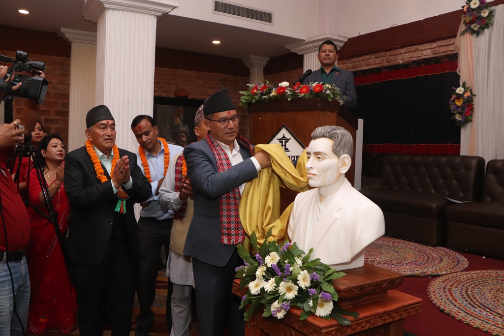 स्व. अखण्डप्रसाद धौभडेलको सालिक अनावरण : Jana Aawaj News