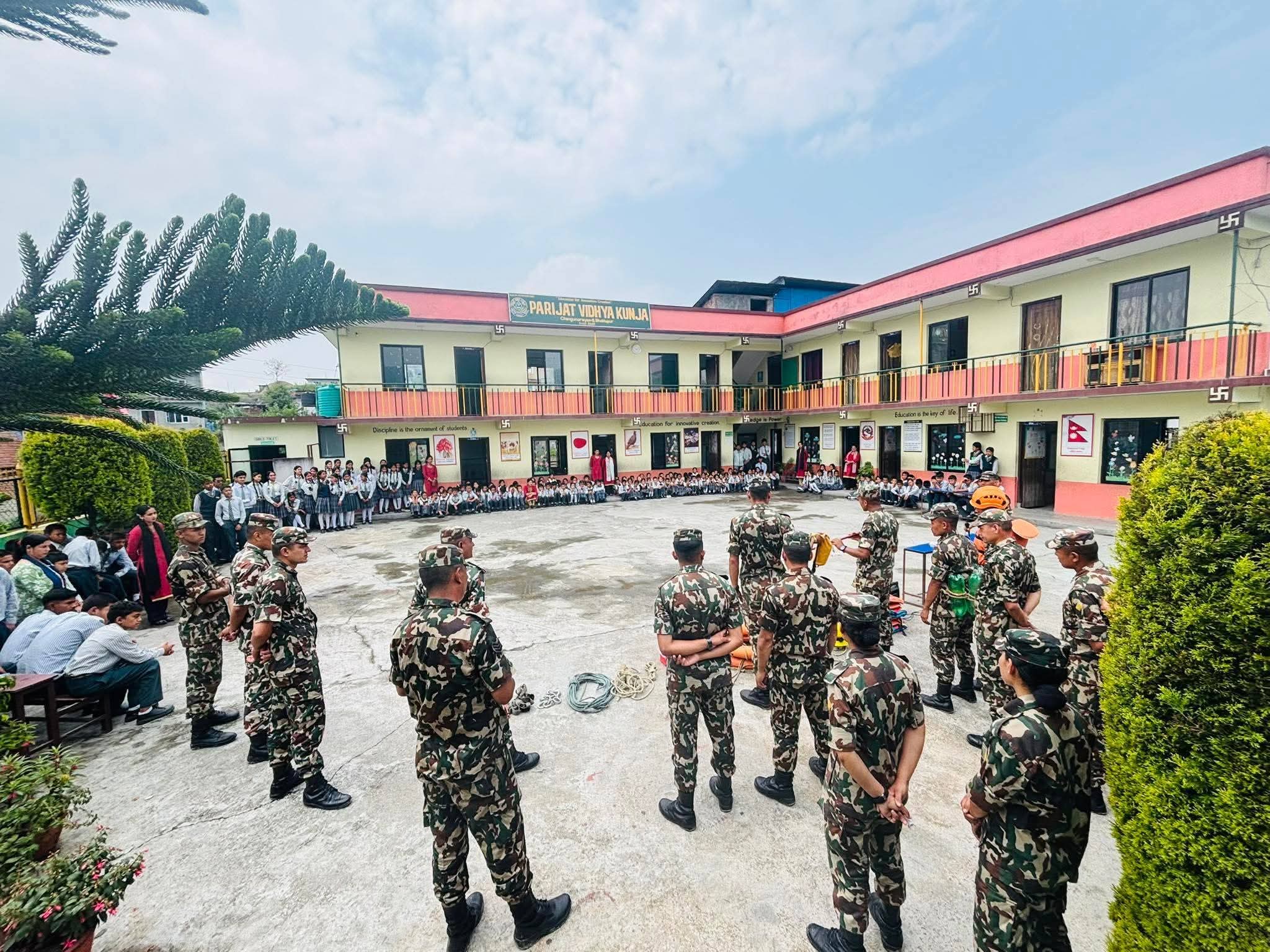 भक्तपुरको पारिजात विद्या कुञ्ज स्कुलमा नेपाली सेनाद्वारा बिपद् व्यवस्थापन सम्बन्धी डेमो प्रदर्शन : Jana Aawaj News