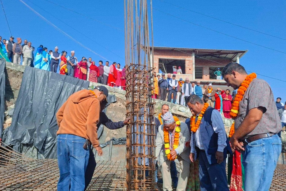 सूर्यविनायक वडा नं. १ को साढे चार तले प्रशासनिक भवनको नगरप्रमुख थापाद्वारा शिलान्यास : Jana Aawaj News